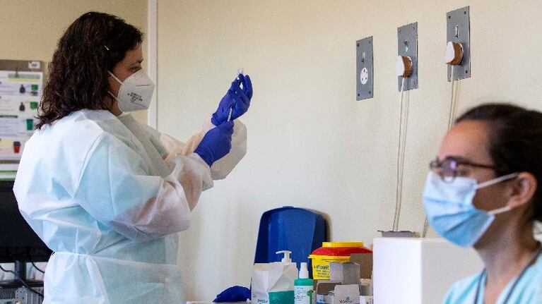 Expertos de OMS: el intervalo entre dosis de la vacuna de Pfizer puede llegar a ser de seis semanas. Foto: DPA.