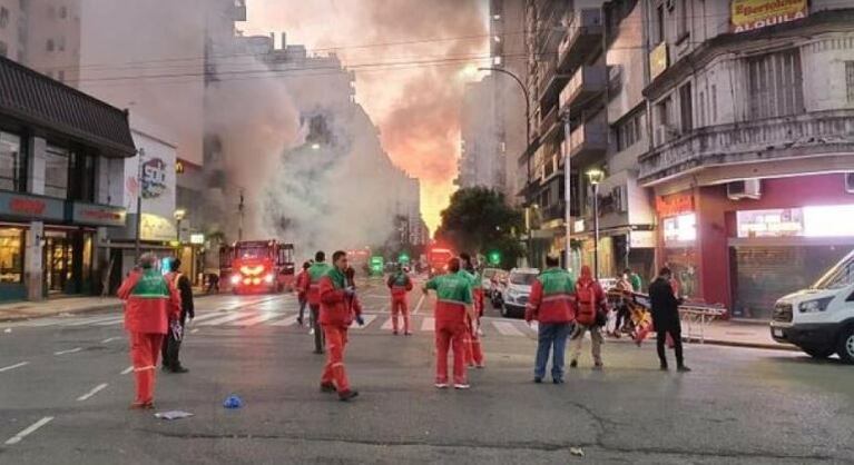 Explosión en Villa Crespo: dos bomberos siguen internados en grave estado