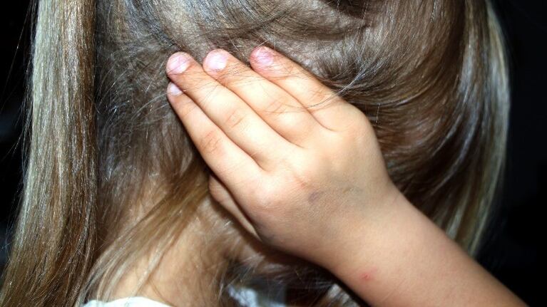 Extraen un diente de leche del oído de un niño de tres años. Foto: Pixabay.