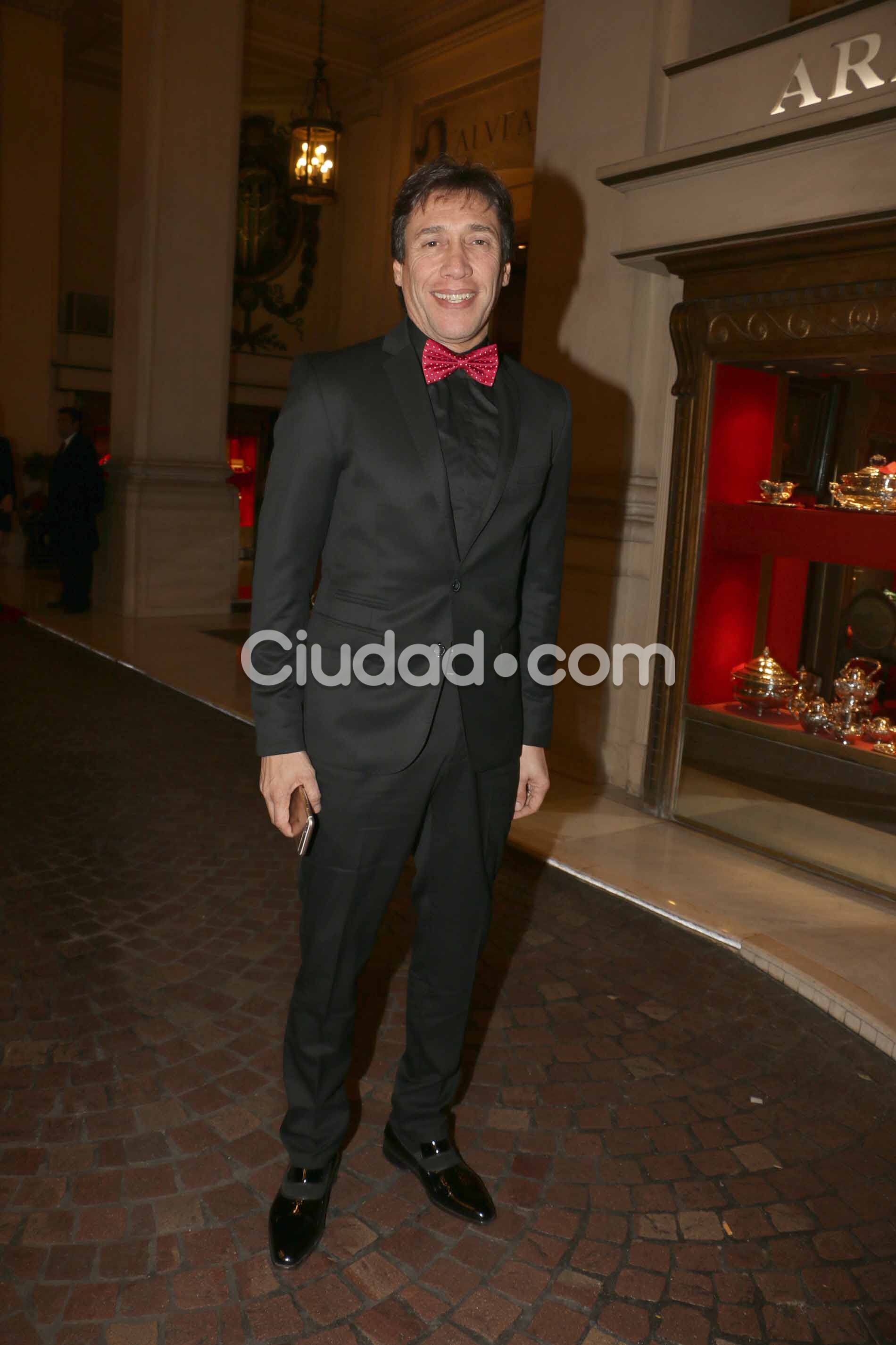 Fabián Gianola, look total en la gala de Fundaleu. (Foto: Movilpress)