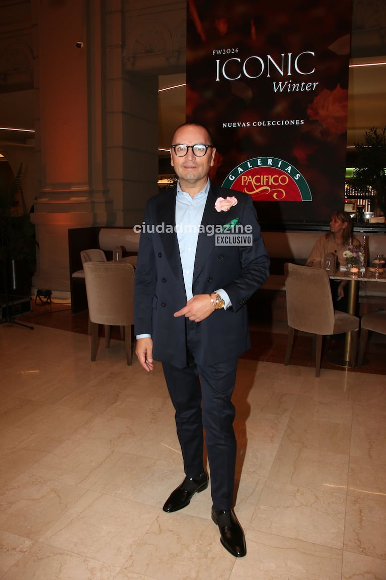 Fabián Medina Flores en la noche porteña (Foto: Movilpress).