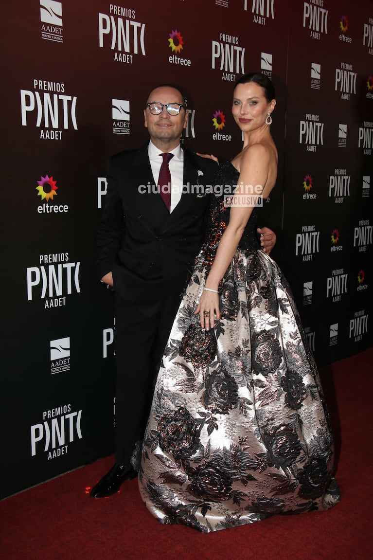 Fabián Medina Flores y Valentina Salezzi en los Premios Pinti (Foto: Movilpress).