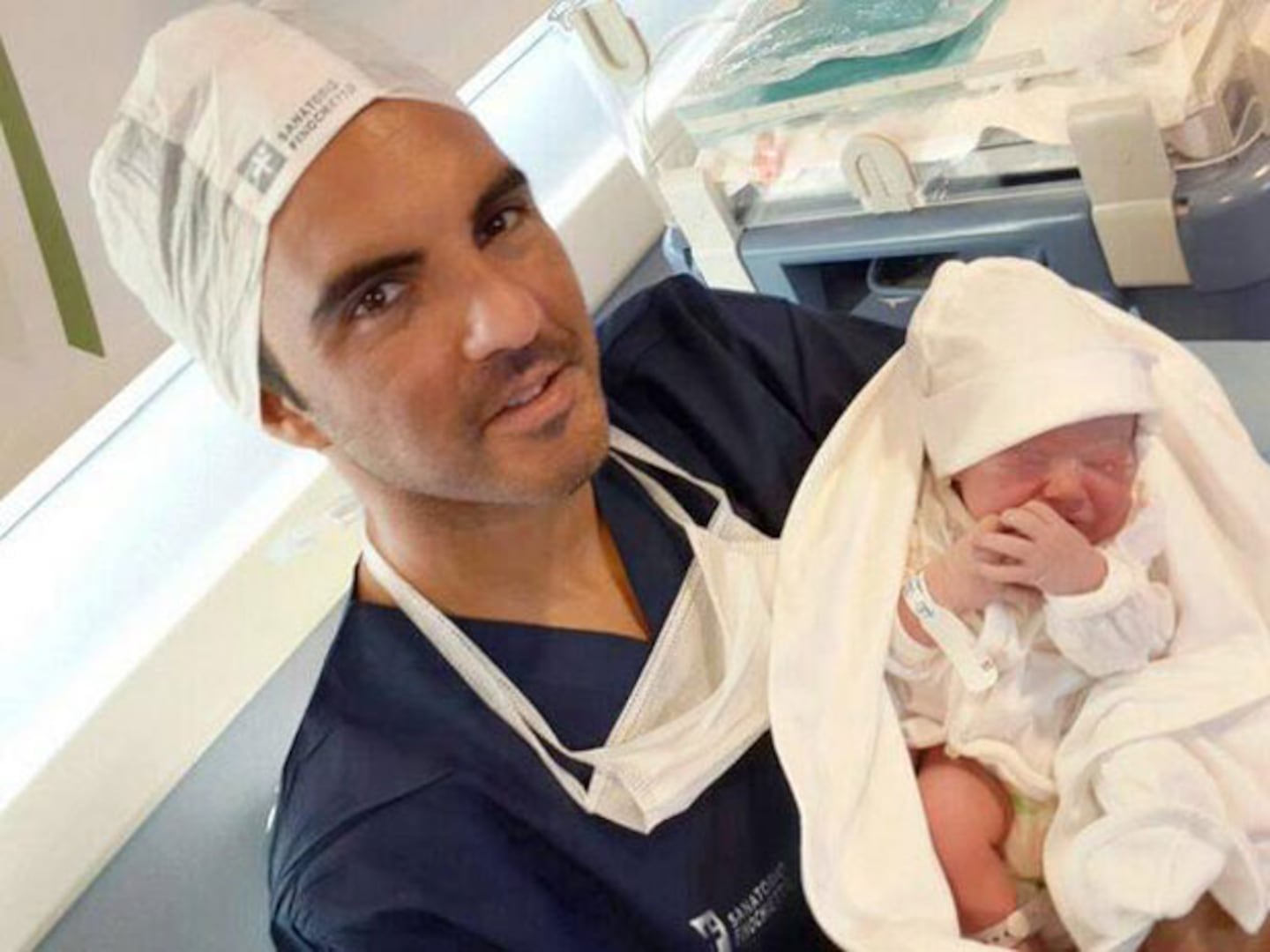 Fabián "Poroto" Cubero junto a la pequeña Sienna (Foto: Twitter). 