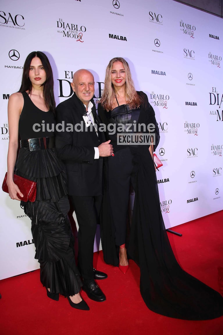 Fabián Zitta y sus musas (Foto: Movilpress)