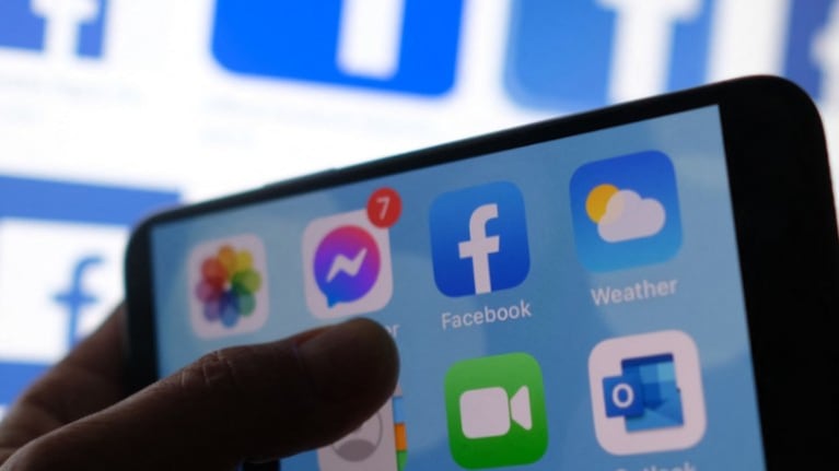 Facebook alertará a los usuarios que hayan visto contenido extremista. Foto: AFP.