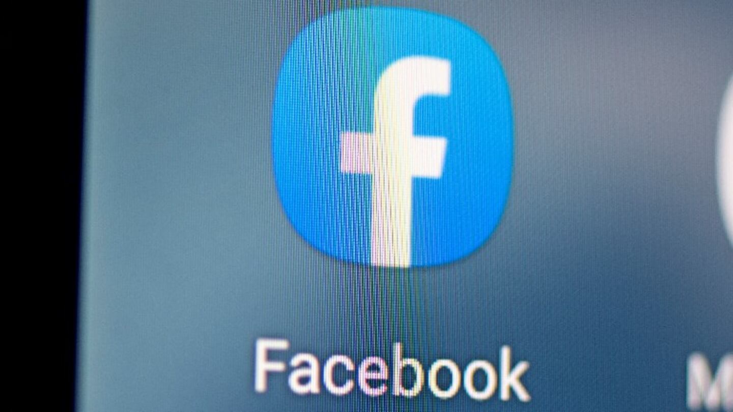 Facebook mostrará a los creadores cuánto pagan en tasas de Apple y Google. Foto:DPA. 