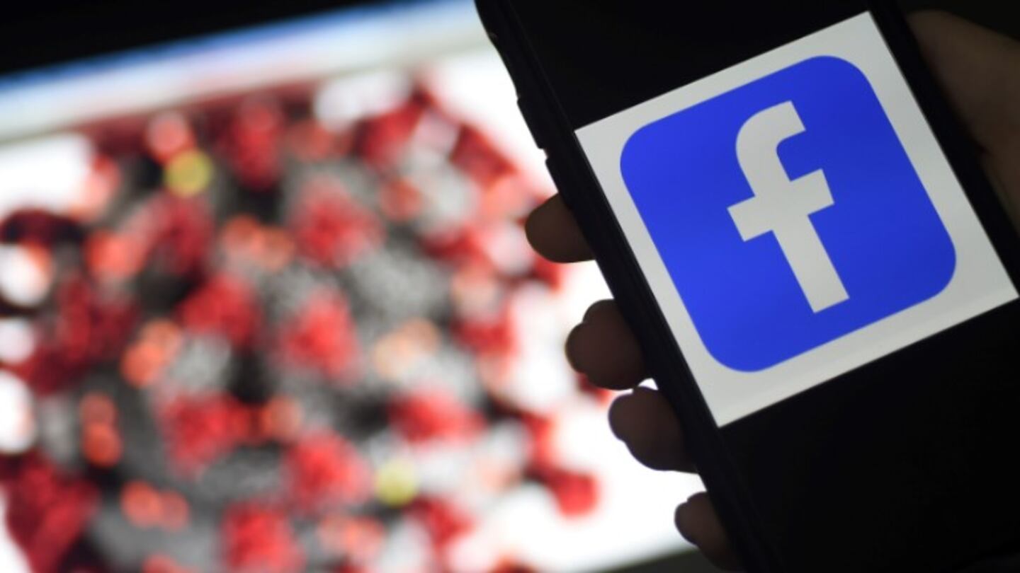 Facebook niega que el 73% de la desinformación sobre la vacuna del Covid-19 proceda de solo 12 personas. Foto: AFP.