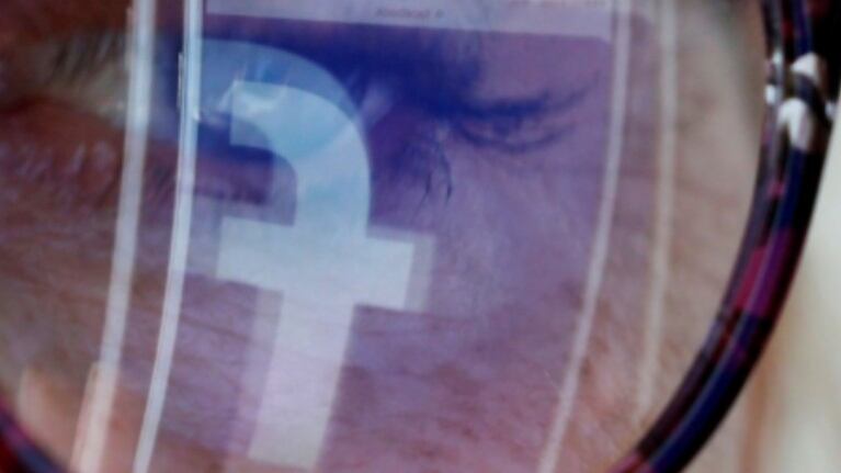 Facebook ocultará las publicaciones de los usuarios que compartan desinformación de forma reiterada. Foto: Reuter.