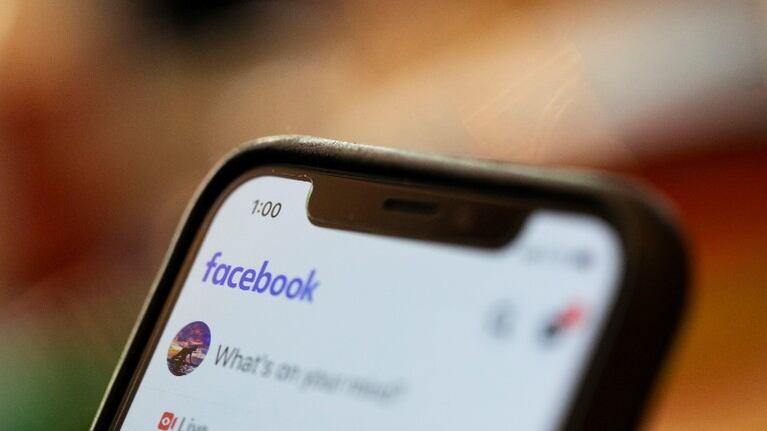 Facebook prueba la recomendación de negocios parecidos a los que aparecen en el ´feed´ de noticias. Foto:AP. 