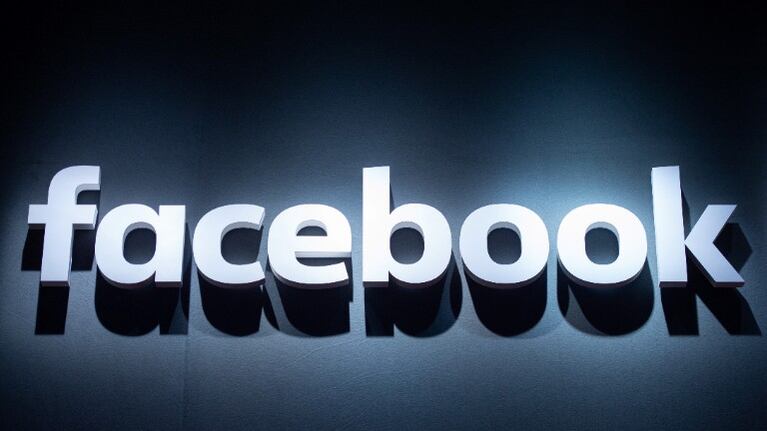 Facebook prueba los anuncios en forma de 'stickers' en las Historias. Foto: DPA.