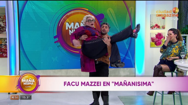 Facundo Mazzei sorprendió a Carmen Barbieri en vivo y la levantó por los aires: "La que puede, puede"