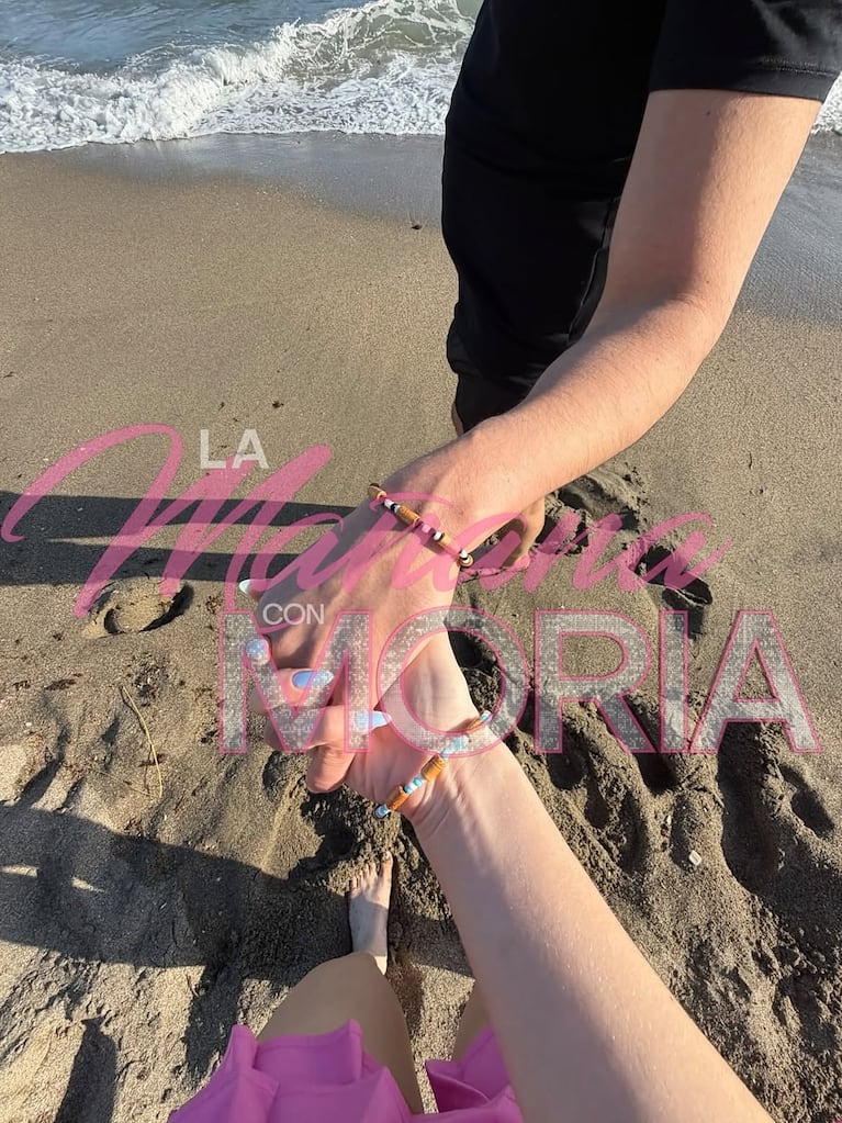 Facundo Moyano y Candela Arizaga se comprometieron en Europa. (Foto: @lamanianaconmoria)
