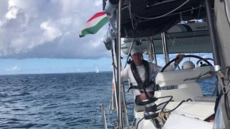Familia húngara viaja durante siete meses en barco para evitar contagiarse de Covid-19