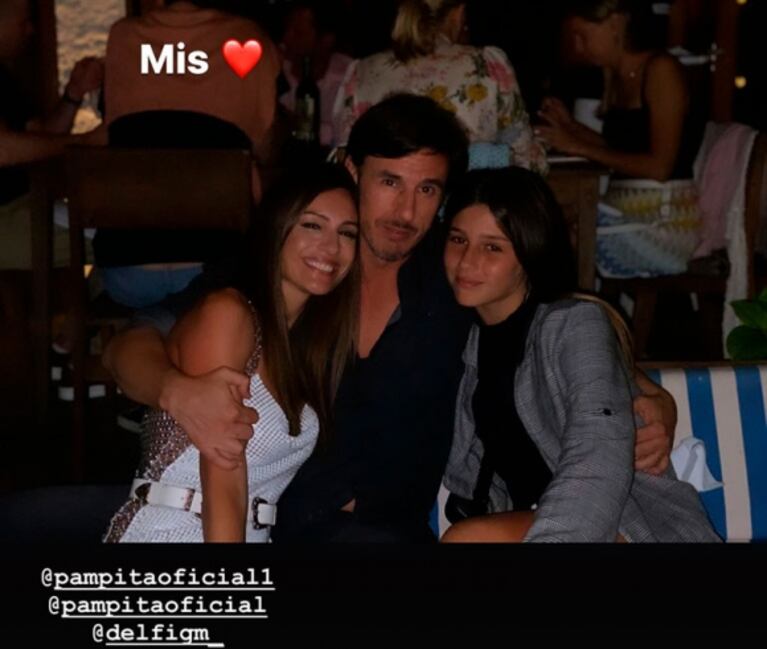 ¡Familia súper ensamblada! Las tiernas postales de Pampita y Roberto García Moritán junto a sus hijos