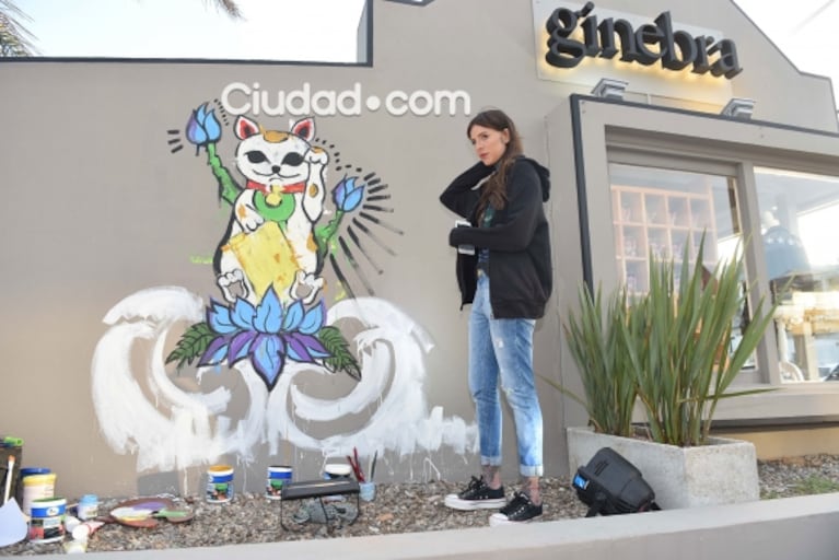Familiares y amigos en el evento de la marca de Micaela Tinelli en Punta del Este: ¿qué significa el mural que pintó Cande? 