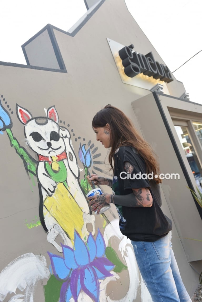 Familiares y amigos en el evento de la marca de Micaela Tinelli en Punta del Este: ¿qué significa el mural que pintó Cande? 