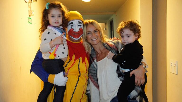 ¡Famosos con Piñón Fijo! Sabrina Rojas, sus hijos y un divertido show en familia.