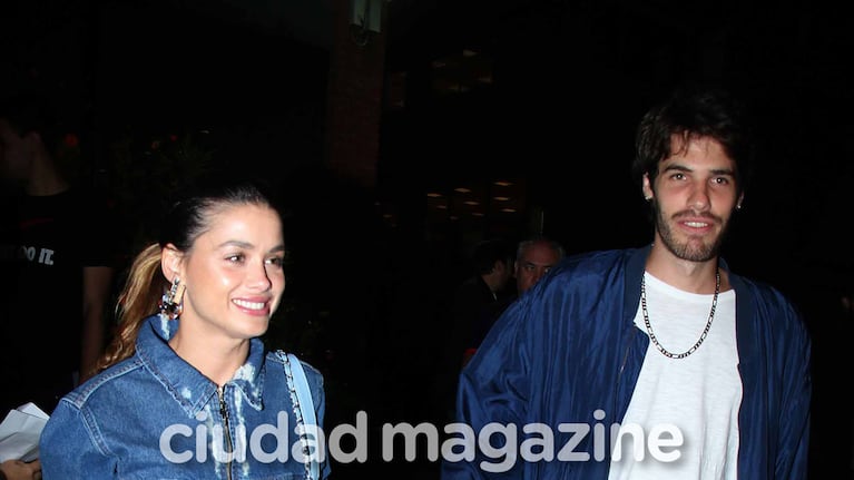 Famosos enamorados y a puro romance en la noche porteña. (Foto: Movilpress)