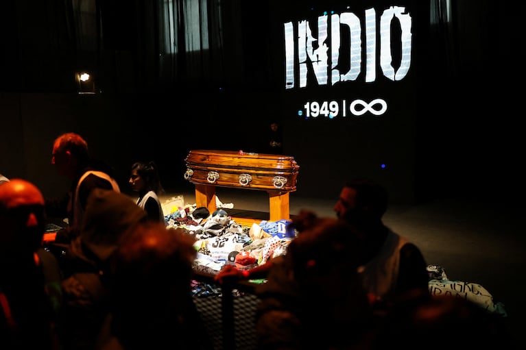 Fans of Argentine singer Carlos Alberto Solari, known as Indio Solari, gather to pay tribute during his wake at the Polideportivo Gatica in Avellaneda, on the outskirts of Buenos Aires, Argentina, June 7, 2026. REUTERS/Alessia Maccioni