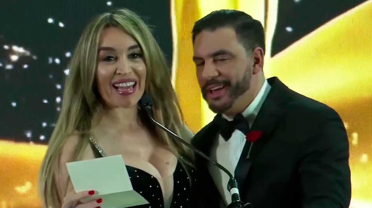 Fátima Florez y Ronen Suarc en los Martín Fierro Latinos (Foto: América TV)