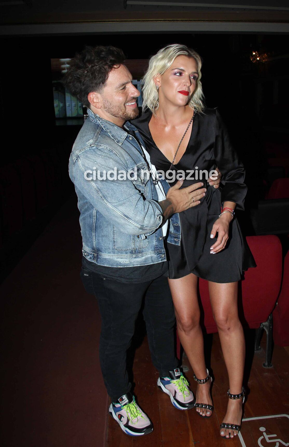 Fede Bal estrenó su obra y Sofía Aldrey lo acompañó (Fotos: Movilpress). 