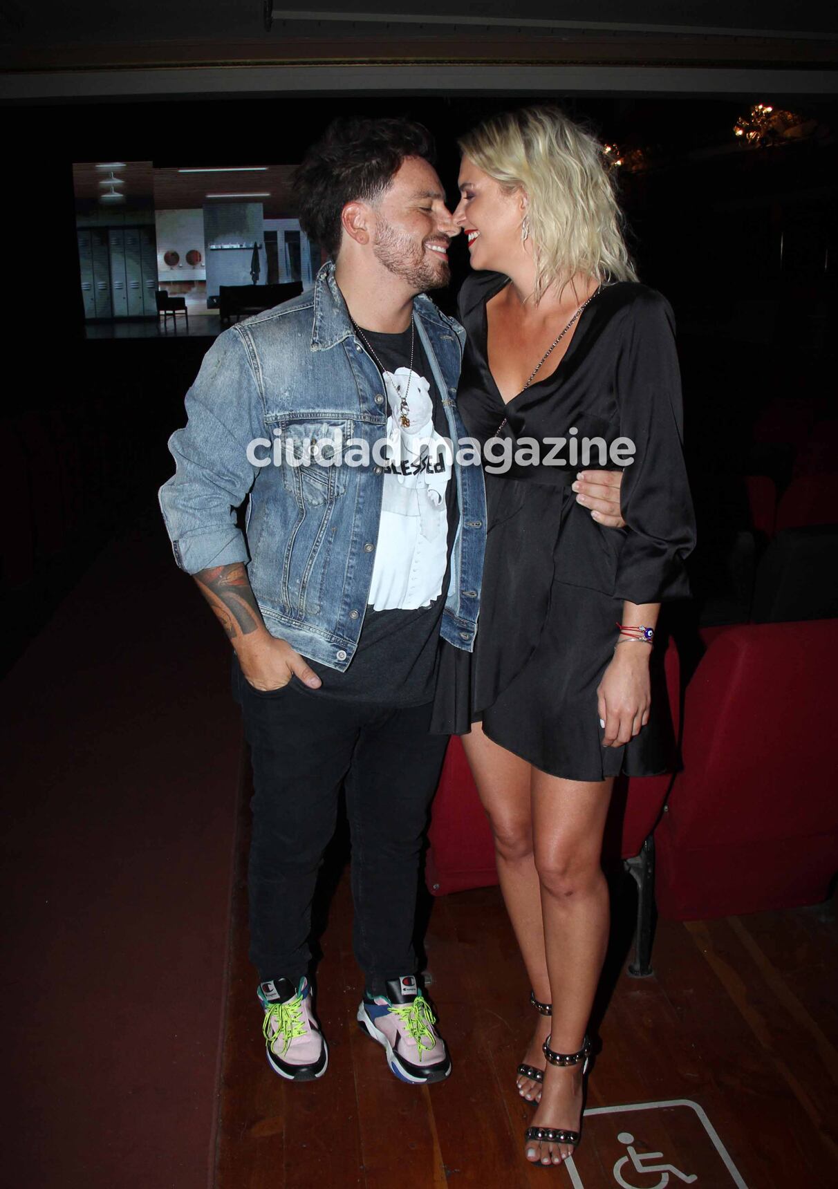 Fede Bal estrenó su obra y Sofía Aldrey lo acompañó (Fotos: Movilpress). 