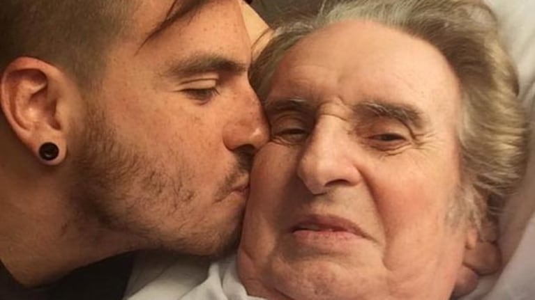 Fede Bal junto a su padre, Santiago, internado en un centro de rehabilitación (Foto: Twitter)