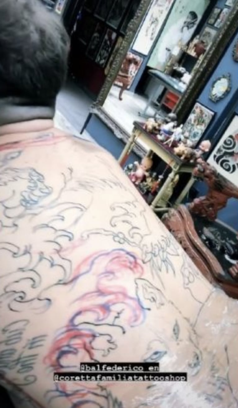 Fede Bal mostró su nuevo e inmenso tatuaje, que va desde la nuca hasta su cola