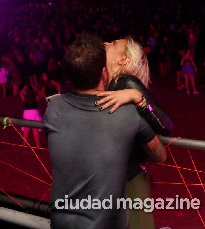 Fede Bal, muy mimoso en la noche con Sofía Aldrey, una joven de la aristrocracia marplatense. (Foto: Ciudad Magazine / S. Lapietra)