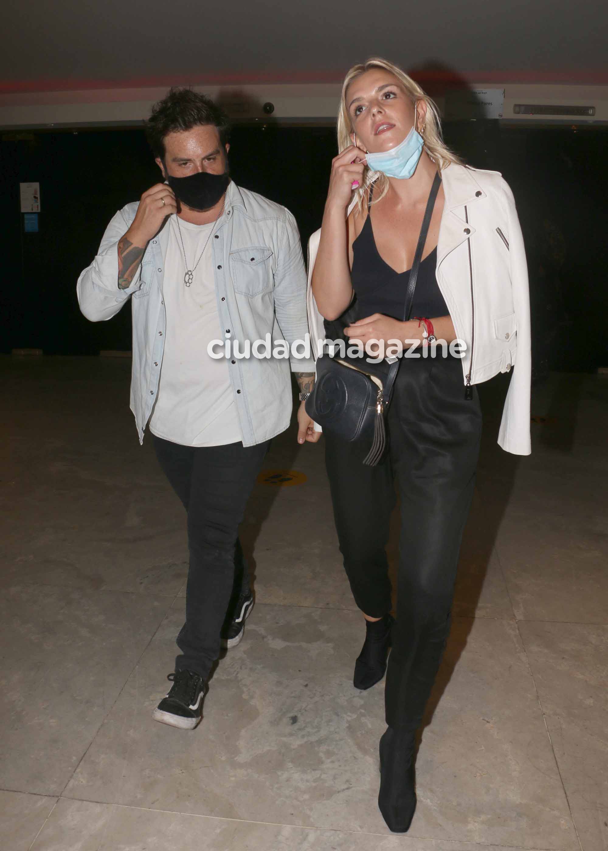 Fede Bal y su novia Sofía Aldrey estuvieron en el estreno de Carmen Barbieri. Foto: Movilpress