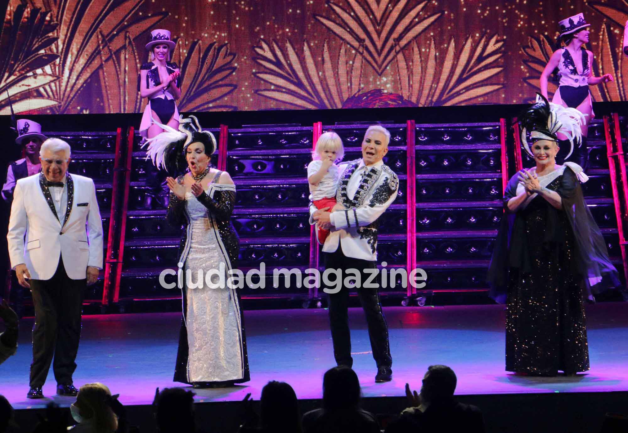 Fede Bal y su novia Sofía Aldrey estuvieron en el estreno de Carmen Barbieri. Foto: Movilpress