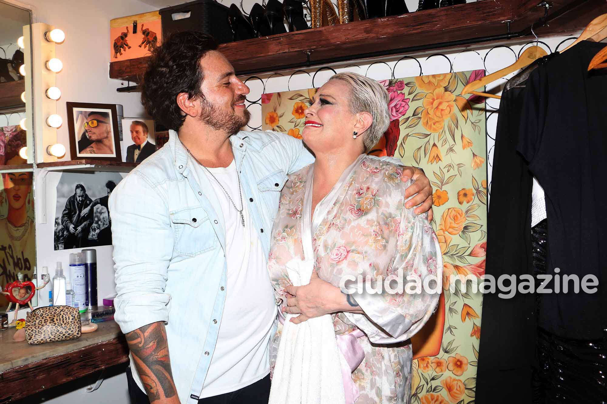 Fede Bal y su novia Sofía Aldrey estuvieron en el estreno de Carmen Barbieri. Foto: Movilpress