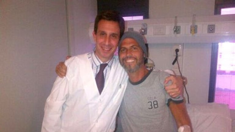 Fede Ribero, junto al doctor Matías Chacon, tras la sesión Nº 45 de quimioterapia. (Foto: @RiberoFede)