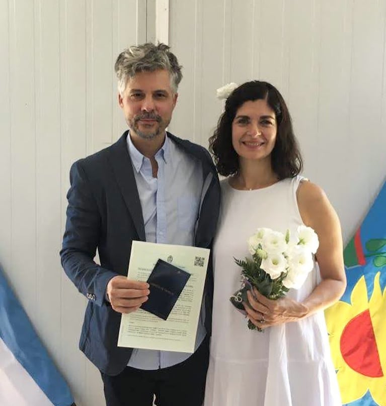 Federico Olivera y Soledad Villamil se casaron en secreto en 2021, con sus hijas de testigos. (Foto: @solevillamilok)
