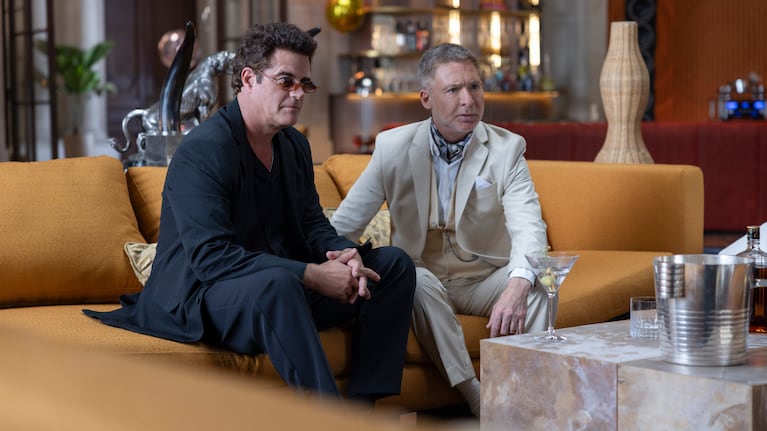 Felicidades. (L to R) Mike Amigorena, Adrián Suar in Felicidades. Cr. Marian Landet / Netflix ©2026