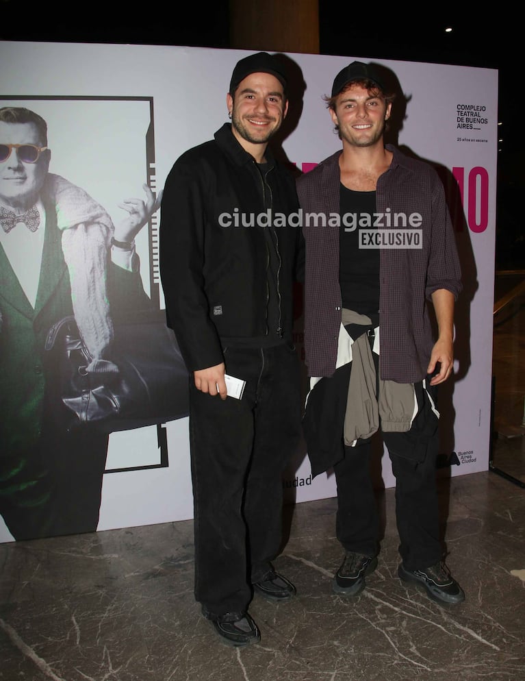 Fer Dente y su novio Pablo Turturiello en el estreno de Gabriel Oliveri (Foto: Movilpress).