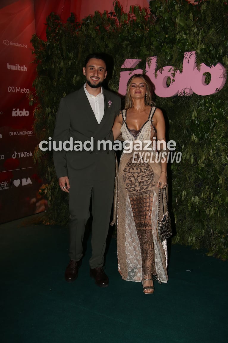 Ferbo y su novia Abril en lo Premios Ídolo 2026 (Foto de Movilpress)