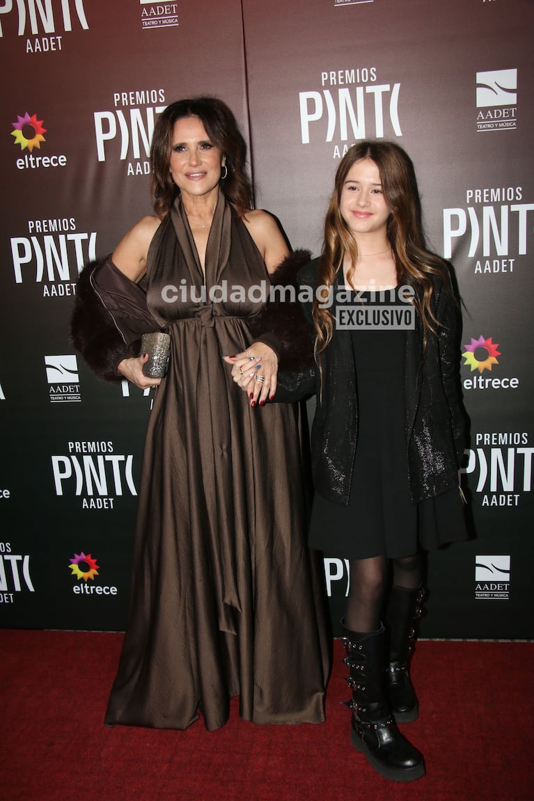 Fernanda Callejón y su hija en los Premios Pinti (Foto: Movilpress).