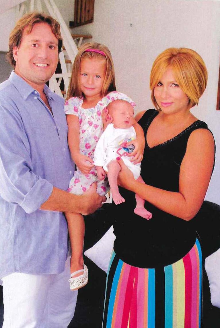 Fernanda Vives presenta a su hijo Rocco Cobelli. (Foto: revista Caras)