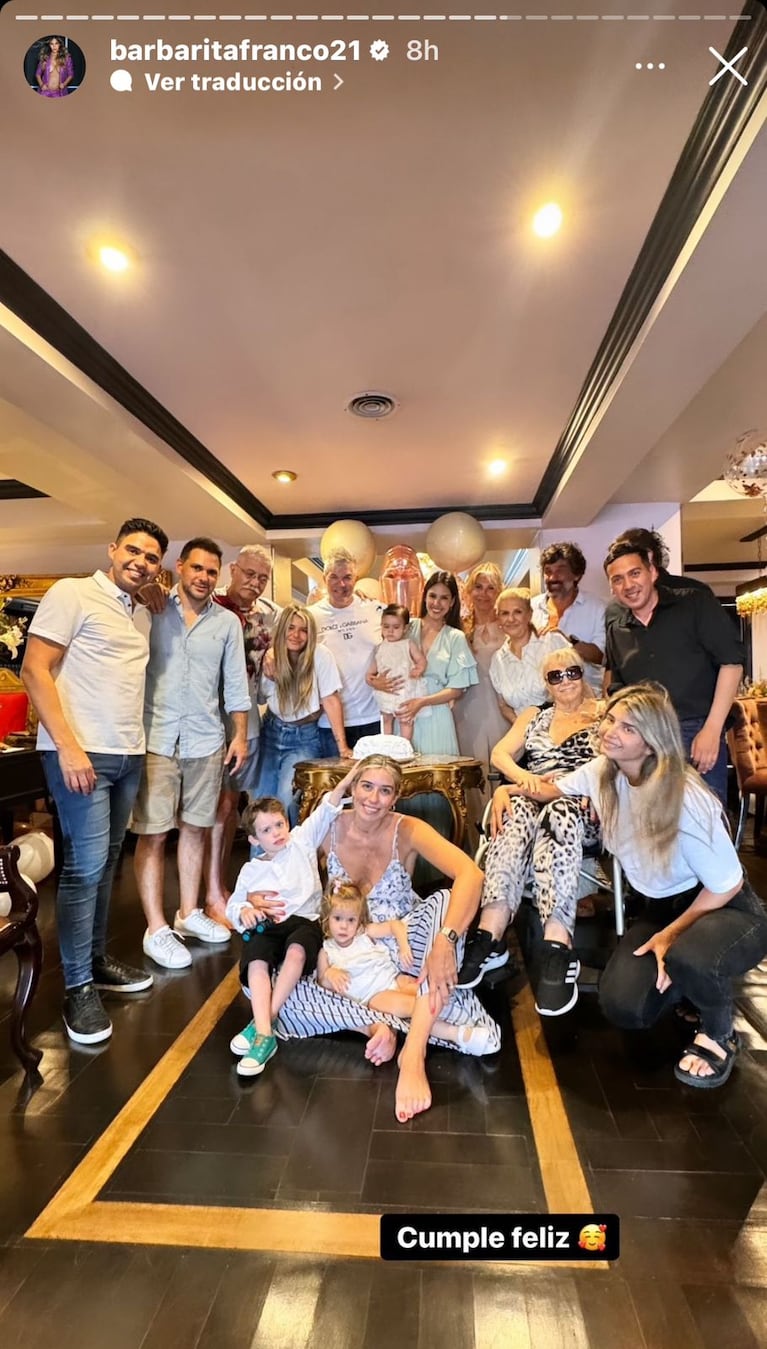 Fernando Burlando, Barby Franco y amigos en el cumpleaños de Sarah.