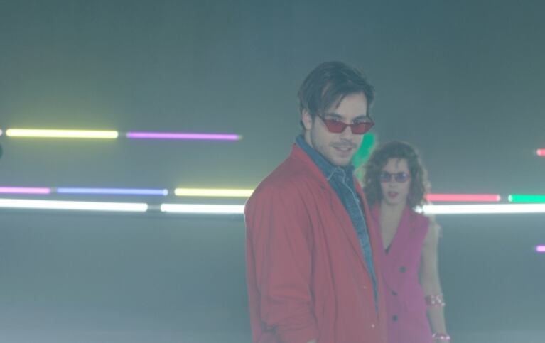 Fernando Dente se anima a más en el clip de "Todo lo que quieras", su nueva canción sobre el amor libre
