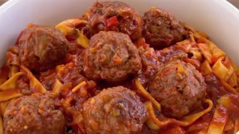 Fideos con albóndigas