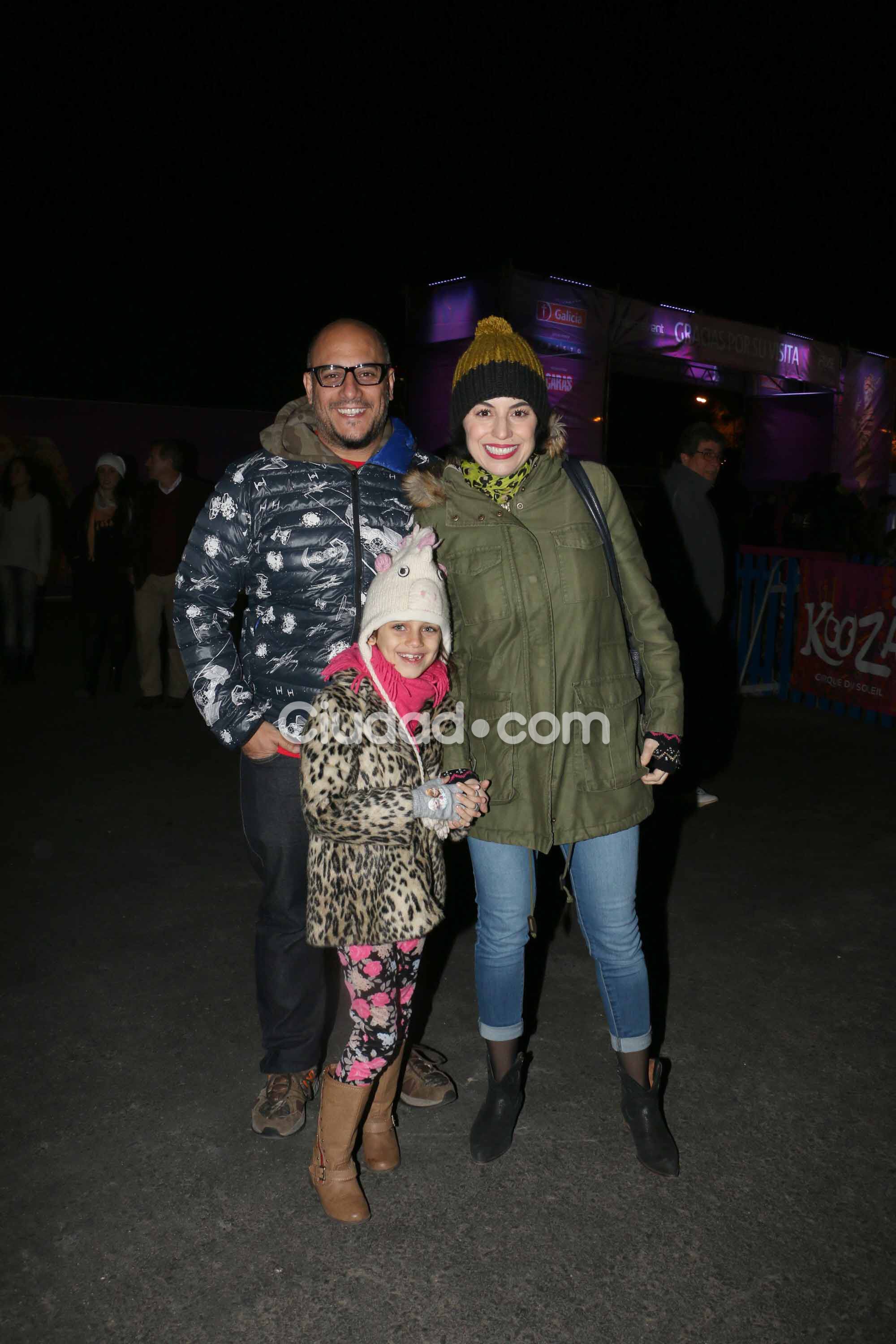 Fierita con su mujer y su hija. (Foto: Movilpress-Ciudad.com)