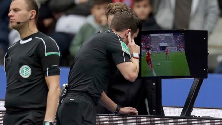 FIFA estudia utilizar el VAR en el Mundial de Rusia
