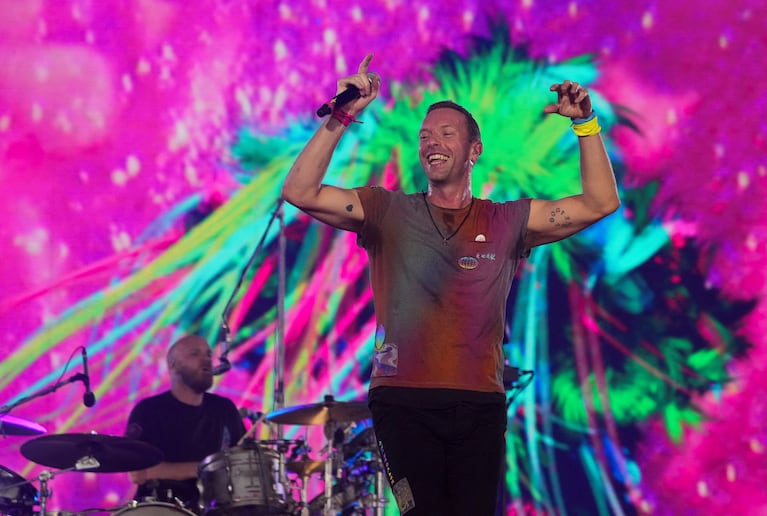 FILE PHOTO: Chris Martin of Coldplay performs at Wembley Stadium, in London, Britain, August 12, 2022. REUTERS/Maja Smiejkowska/File Photo