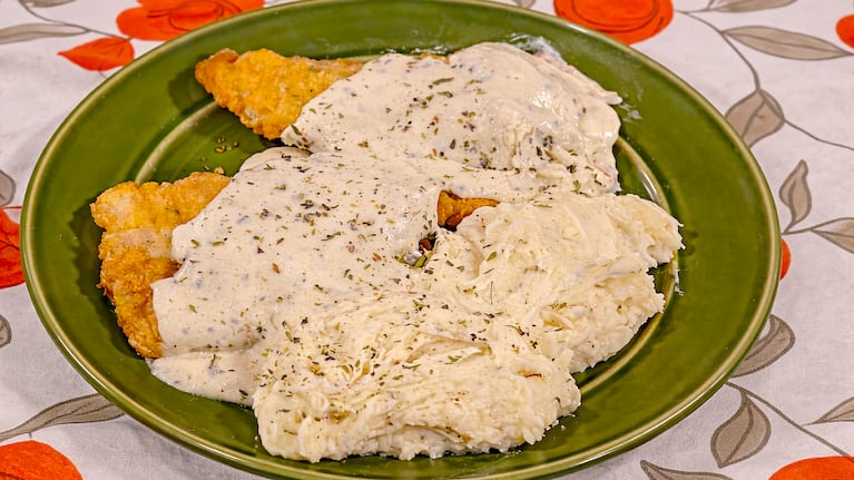 Filet de merluza con queso azul, una reversión sabrosa de este clásico. Foto: Cucinare TV