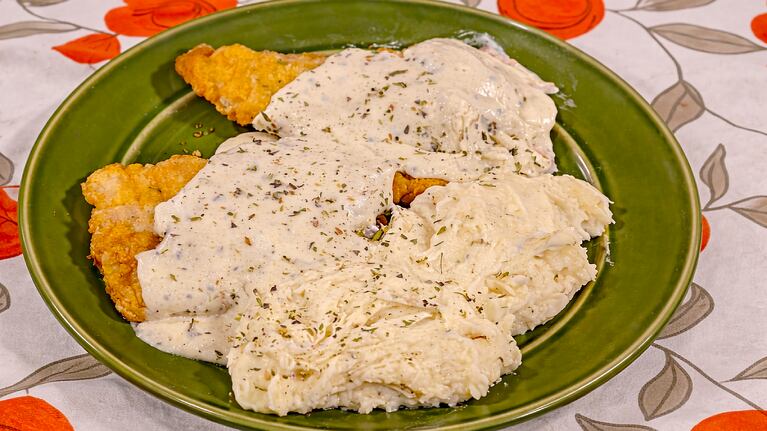 Filet de merluza con queso azul, una reversión sabrosa de este clásico. Foto: Cucinare TV