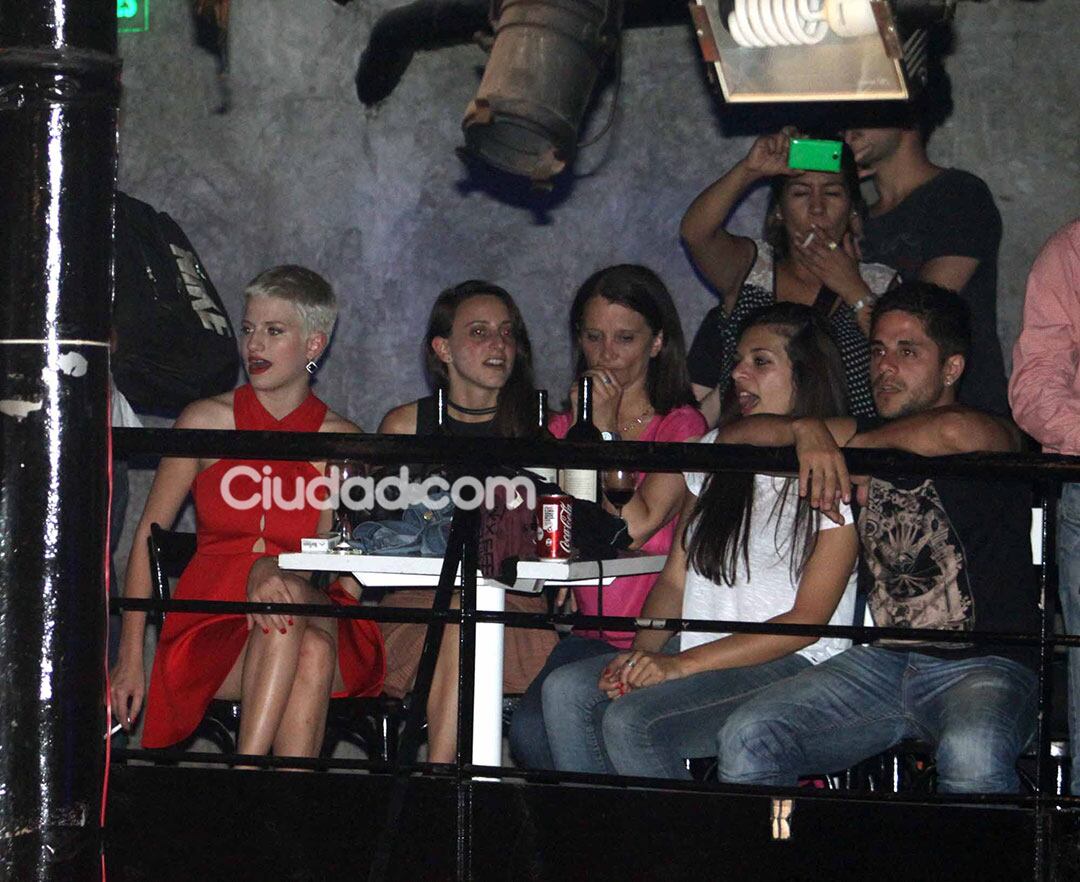 Fito Páez presentó a su joven novia en su última recital (Fotos: Movilpress). 