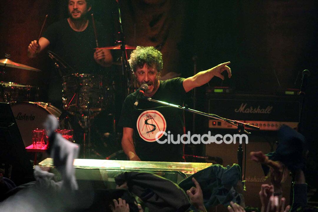 Fito Páez presentó a su joven novia en su última recital (Fotos: Movilpress). 