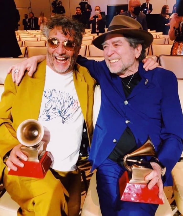 Fito Páez recibió el LifeTime Achievement Award 2021 y lo celebró con Joaquín Sabina